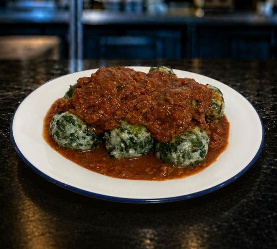 Malfatti de espinaca y ricota con bolognesa