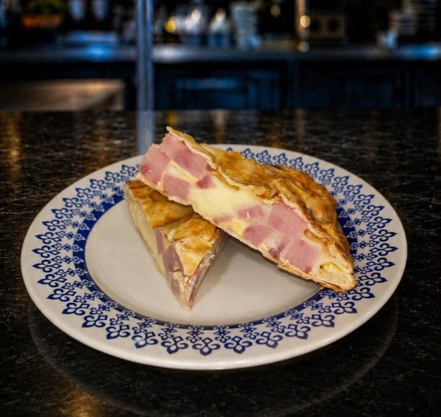 Tarta de jamón y queso